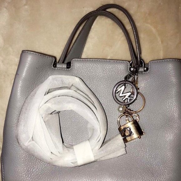 Michael Kors Handbags - MICHAEL KORS NWOT PURSE
